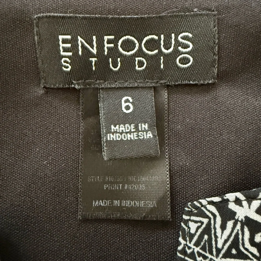 Enfocus Studio Black & White Geometric Print Dress - Size 6 - Smocked Waist - Picture 7 of 7